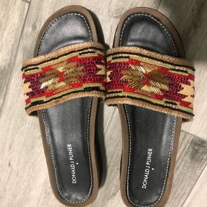 Donald Pliner slides size 8
